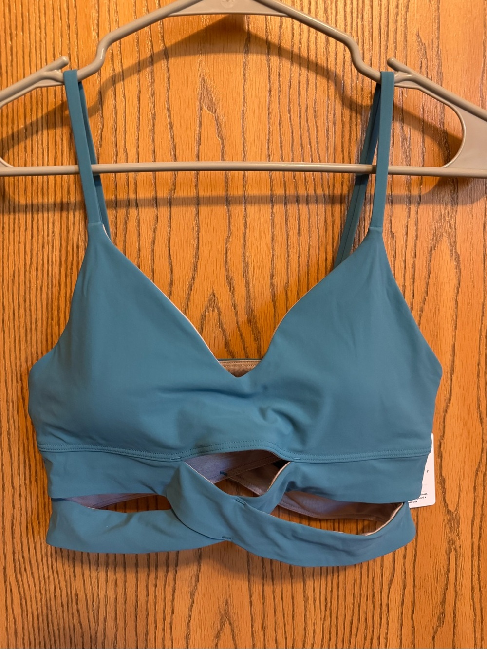 Lululemon V-Neck Crossover Underband Bra